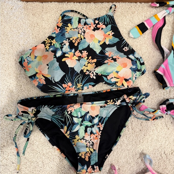 Women’s Swimwear Collection (7) - Picture 2 of 8